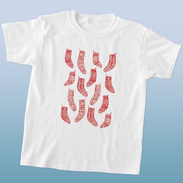 Camiseta Florestas de Natal escandinavas (Nordic cosy Christmas stockings and socks red and white festive t-shirt)