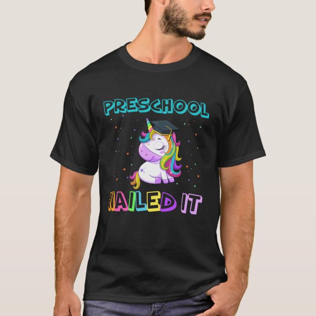 Camiseta Flossing Unicorn Preschool Graduation Cap Diploma  (Frente)