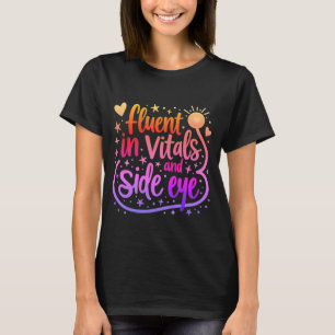 Camiseta Fluent in Vitals e Side Eye Nurse