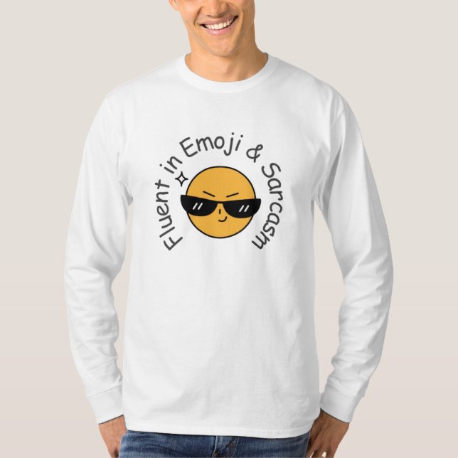Camiseta "Fluente em Emoji e Sarcasmo" Engraçado (Frente)