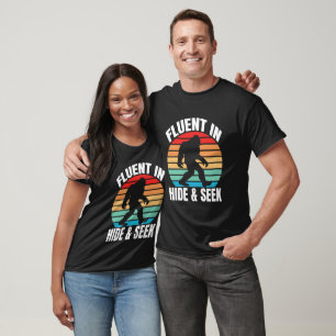 Camiseta Fluente no esconderijo e busca camisa-do-pé-direit