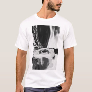 Camiseta Flutuação em um oceano cósmico