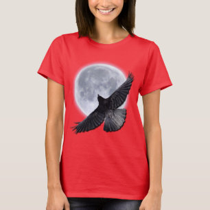 Camiseta Flying Black Raven Abraçando a Design da Lua