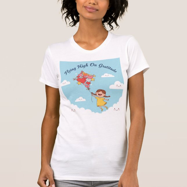 Camiseta Flying High on Gratitude — Uplifted by Love (Frente)