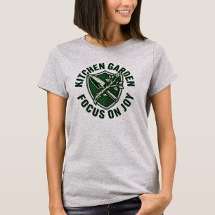 Camiseta Foco na Alegria Crachá Vintage Jardim de Cozinha