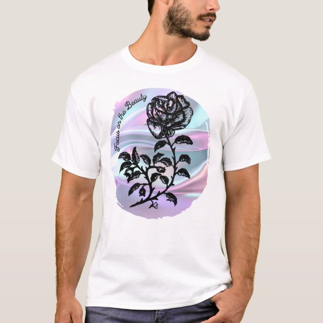 Camiseta Foco na beleza - Caneta de Rosa de de  e tinta no  (Frente)