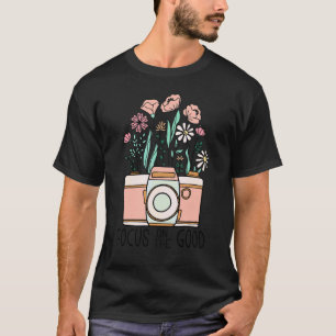 Camiseta Foco Na Boa Flor Da Câmera Vintage