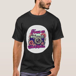 Camiseta Foco No Adesivo Floral Da Câmera Retroativa Do S