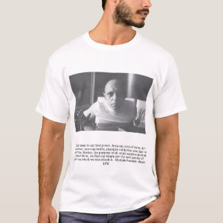 Camiseta Foco-te com texto nas costas.