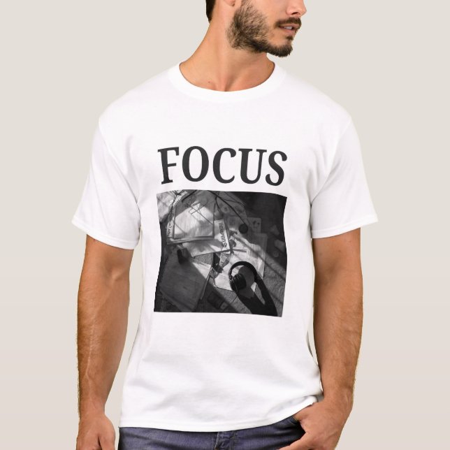 Camiseta FOCUS - Fotografia Minimalista da Academia Obscura (Frente)