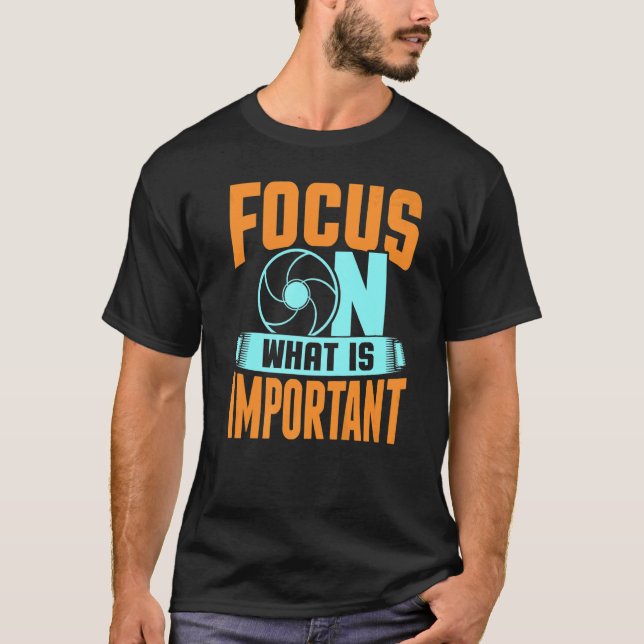 Camiseta Focus On What Is Important Photographer Camera   (Frente)