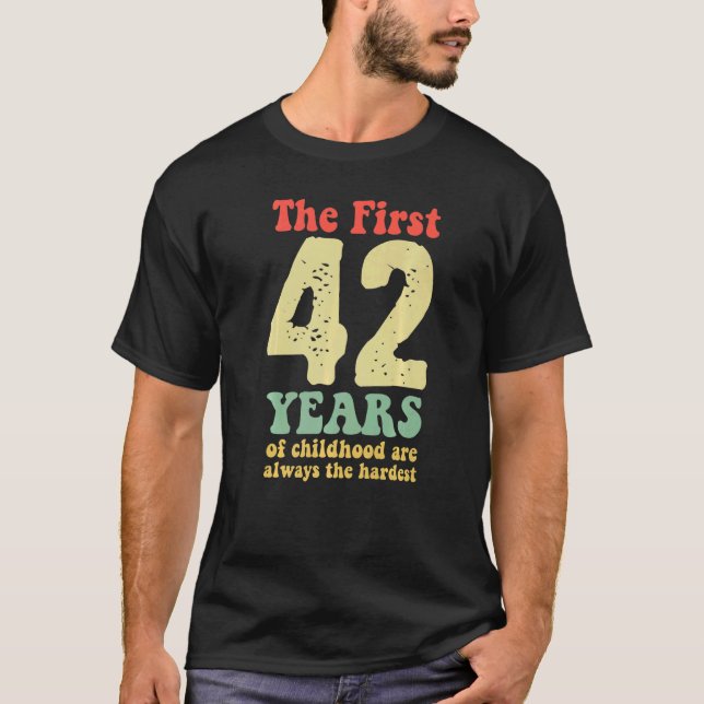 Camiseta fofo os primeiros 42 anos da infância são sempre o (Frente)