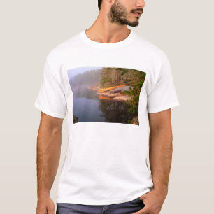 Camiseta Foggy Canoe Campsite, Lago Kawnipi,