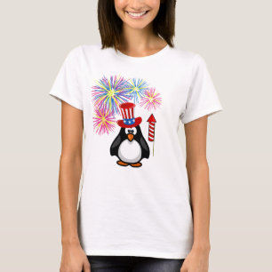 Camiseta Fogos-de-artifício patrióticos bonitos do pinguim