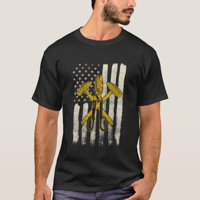 Camiseta Folha De Forno De Metal Oferece Design Na Parte Tr (Frente)