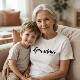 Camiseta Fonte de Letra Manuscrita Preta Avó Estabelecida