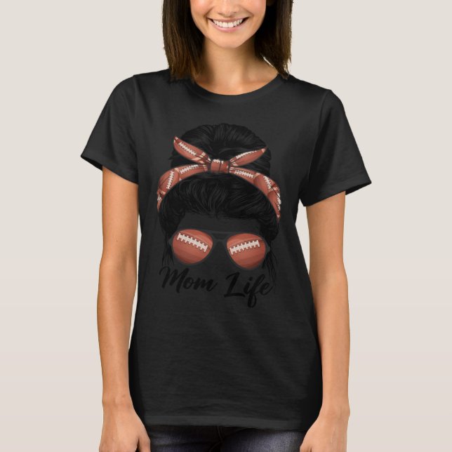Camiseta Football Mom Messy Bun Glasses Bow Mom Life Mother (Frente)