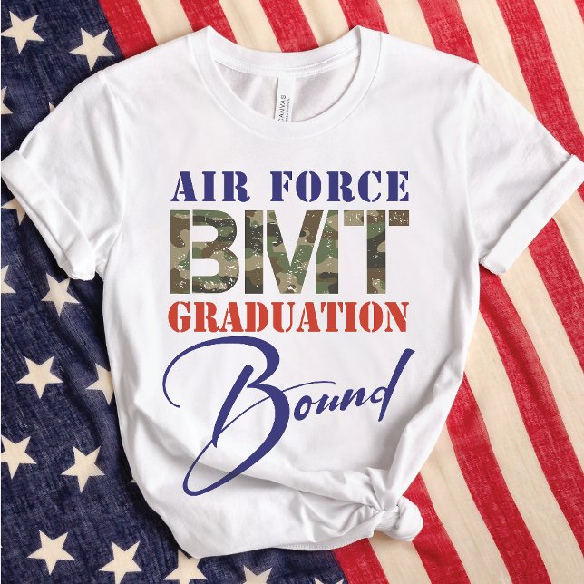 Camiseta Força Aérea BMT Graduação Ligada Luz Traseira (White USA Flag Air Force BMT Graduation Bound travel t-shirts, camouflage,  back side Airman name)