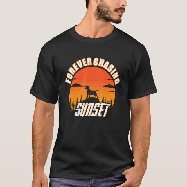 Camiseta Forever Chasing Sunsets Words on Back Trendy Aesth (Frente)