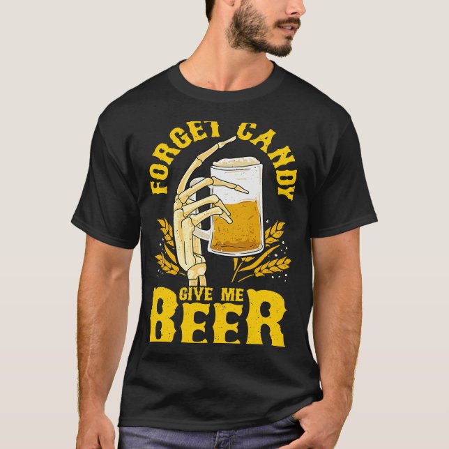 Camiseta Forget Candy Give Me Beer Creepy Halloween Skeleto (Frente)