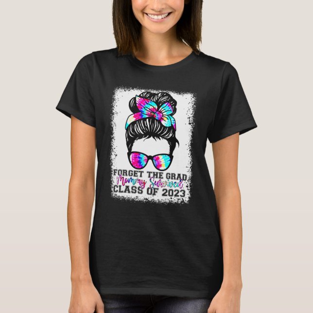 Camiseta Forget The Grad Mommy Survived Senior 2023 Graduat (Frente)