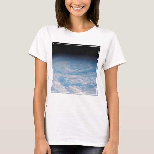 Camiseta Formação Circular De Nuvens Sobre O Oceano Pacífic (Frente)