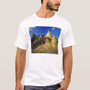 Camiseta Formações de Badlands no Parque Provincial Dinosau