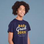Camiseta Formando | Graduação Masculina 2023<br><div class="desc">Camiseta de graduação masculina com o texto "RAD Formando 20XX",  o segundo grau/faculdade e o nome do formando.</div>