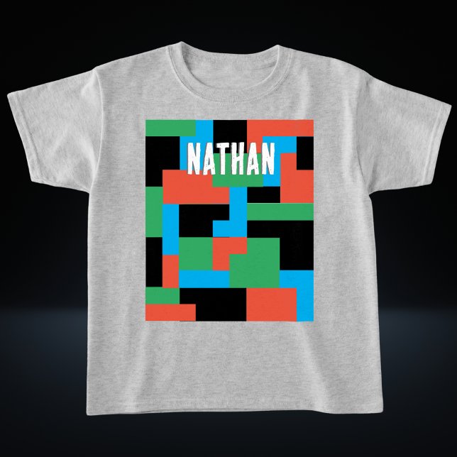 Camiseta Formas Geométricas Modernas de Abstrato Personaliz (A personalized T-shirt with colorful geometric blocks pattern, in the style of a computer game)