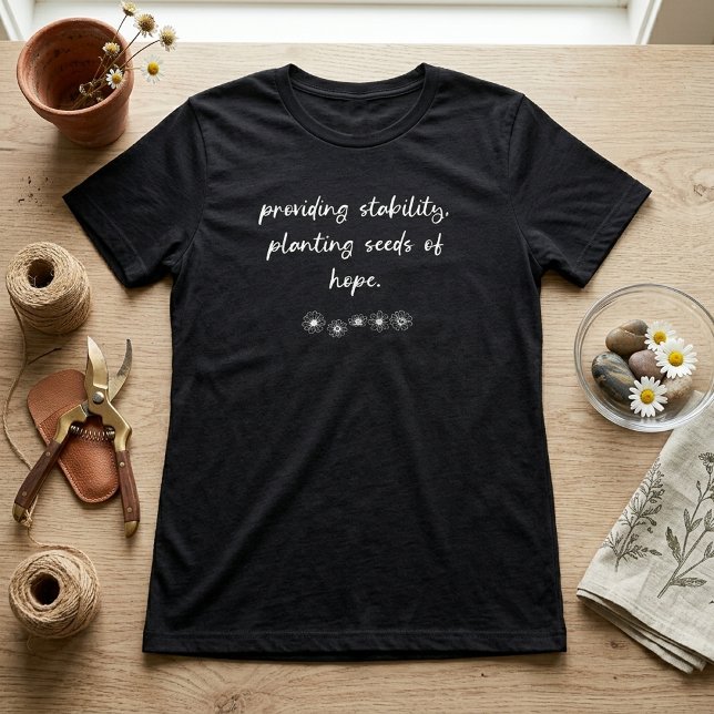 Camiseta Fornecendo Estabilidade, Plantando Sementes de Esp (Criador carregado)