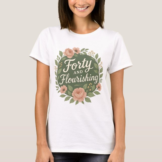 Camiseta Forty and Flourishing Floral 40th Birthday  (Frente)