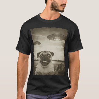 Camiseta Foto Antiga de Cachorro Pug Tirando Selfie com Cel