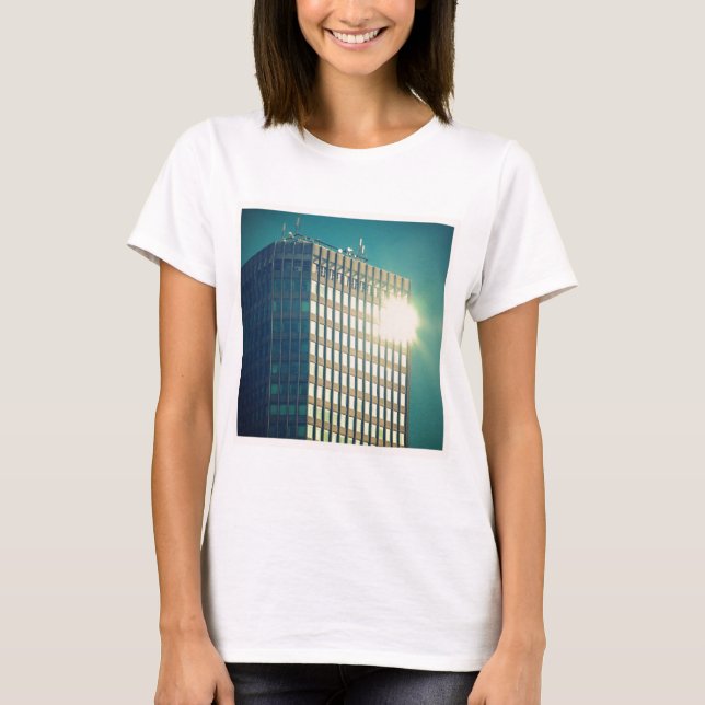 Camiseta Foto ao quadrado - Sol num edifício (Frente)