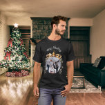 Camiseta Foto da família de ouro preto de Natal<br><div class="desc">Camisa preta. Personalize e adicione sua própria foto de família. Uma árvore de natal ouro bauble como quadro.</div>