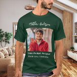 Camiseta Foto de aniversário homem mito lenda nome diversão<br><div class="desc">Para uma camiseta verde. Personalize e adicione sua própria foto do aniversariante. Personalize e adicione um nome, idade 40 e um texto. Texto: O Homem, O Mito, A Lenda.</div>