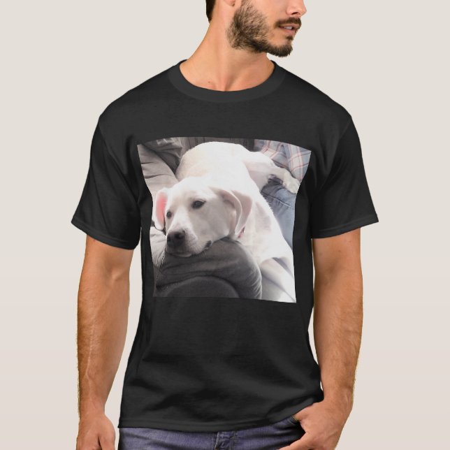 Camiseta Foto de Cachorro Branco Preguiçoso e Bonito com Me (Frente)