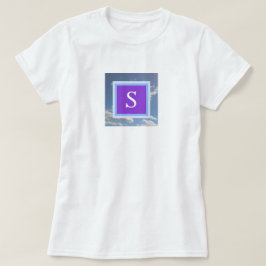 Camiseta Foto do céu nublado com quadro inicial em roxo