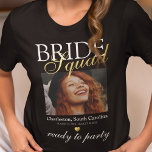 Camiseta Foto do Esquadrão de Noivas da Bachelorette Elegan<br><div class="desc">Camiseta de festa de solteira elegante com uma fotografia da noiva,  o título "esquadrão da noiva",  a localização,  datas,  um coração de ouro e o ditado "pronto para a festa".</div>