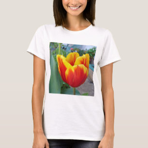 Camiseta Foto do Jardim Florestal de Tulipas Vermelha e Ama