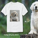 Camiseta Foto e nome do cão de retenção do Ouro personaliza<br><div class="desc">Personalize este Ouro Retriever Dog com a foto e o nome do seu cão ou do seu filhote (ou outra foto/nome do animal de estimação ou da pessoa). O texto diz "Melhor Cachorro Alguma Vez" ou adiciona seu próprio texto - Nós amamos Daisy (nome do seu cachorro), aniversário do cachorro...</div>