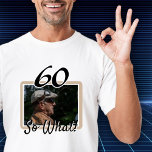 Camiseta Foto engraçada 60º Aniversário Convidado de Honra<br><div class="desc">60 Que Engraçado Citação Foto 60º Aniversário da t-shirt de Honra. A camiseta personalizada de 60ª festa de aniversário para alguém que comemora 60 anos. Ela vem com uma citação engraçada e motivacional 60 Então o que! e é perfeita para uma pessoa com senso de humor. Insira sua foto no...</div>