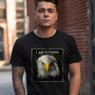 Camiseta Foto Engraçada de Águia Mal-Humorada Sorridente