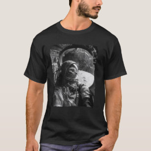 Camiseta Foto engraçada de gato astronauta na janela do ôni