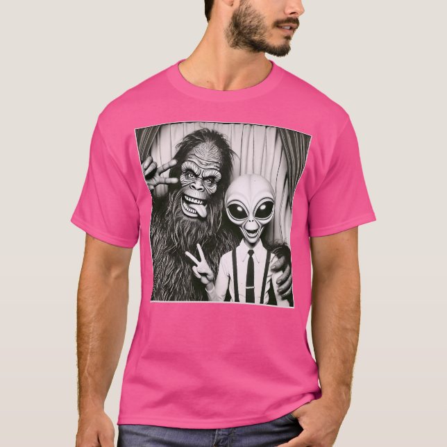 Camiseta Foto Engraçada De Photobooth Sasquatch Ufo Bigfoot (Frente)