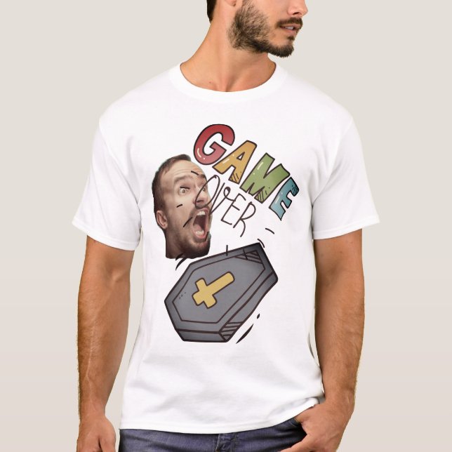 Camiseta Foto Engraçada Jogo Halloween/Gamers Sobre Coffin (Frente)