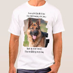 Camiseta Foto personalizada de Pai de cachorro engraçado<br><div class="desc">Como é verdade isso! Agora não precisa dizer uma palavra, apenas deixe sua camisa falar. "Posso parecer que estou te ouvindo, mas na minha cabeça, estou andando com meu cachorro". Personalize com seu nome e foto favoritos de cachorro. Todo amante de cachorro precisa de um. Presente perfeito para cada mãe...</div>