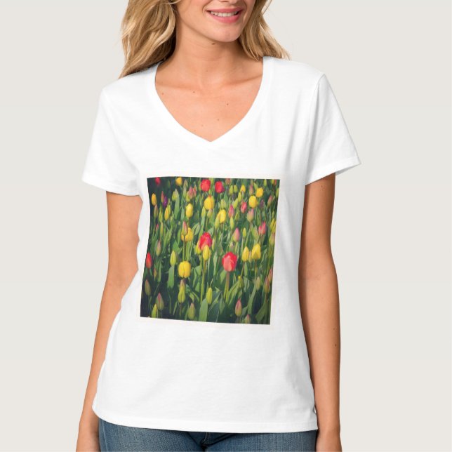 Camiseta Foto Quadrada - Tulipas Coloridas (Frente)