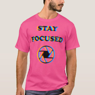 Camiseta Fotografia de Letras Tripes Focadas Ilusão Óptica