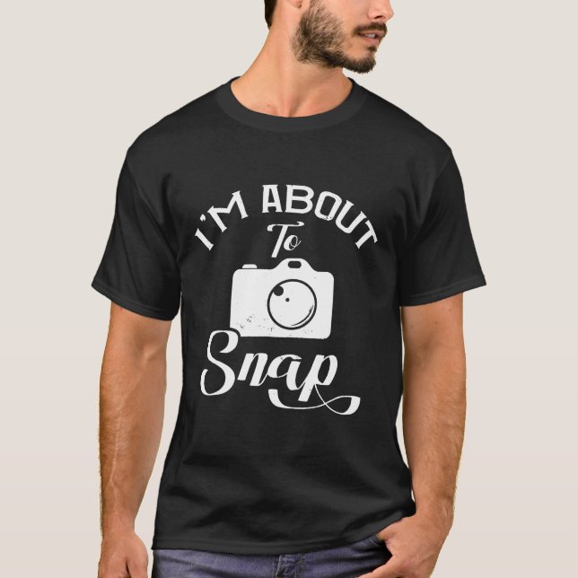 Camiseta Fotografia que estou prestes a encaixar na câmera (Frente)