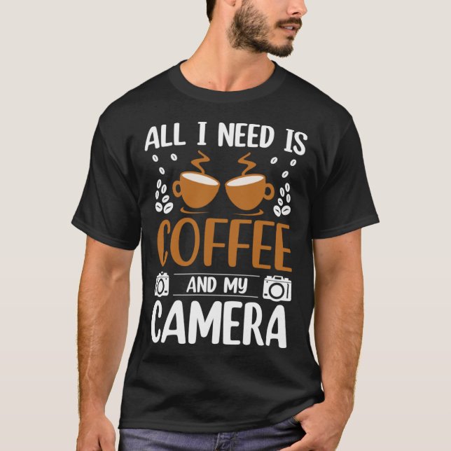 Camiseta Fotografo Café Pic Tudo que preciso é Café e eu (Frente)